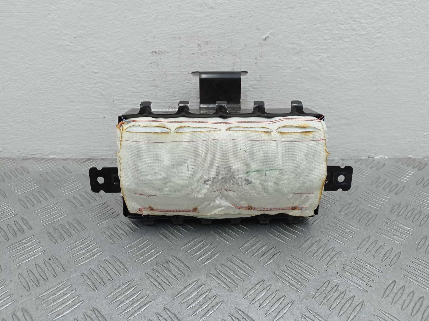 Подушка безопасности пассажирская (в торпедо)