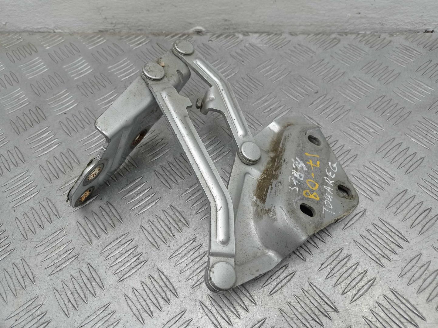 Петля капота левая