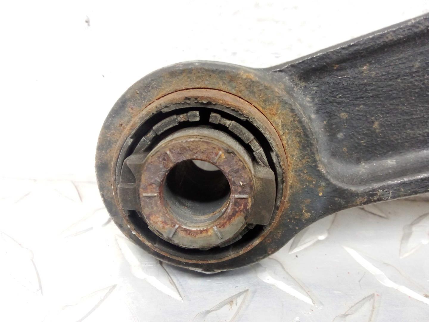 Рычаг задний правый