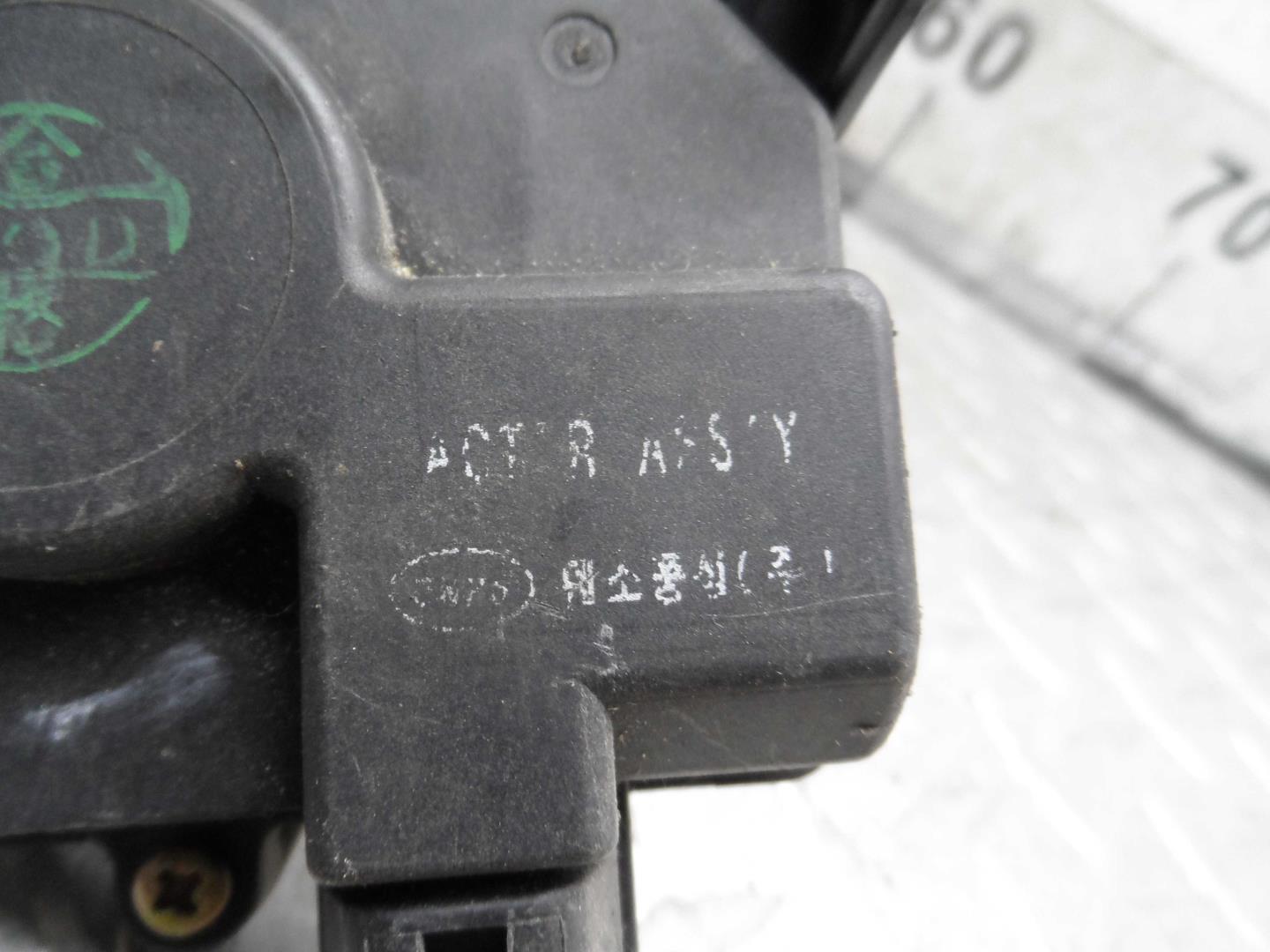 Замок двери задней левой