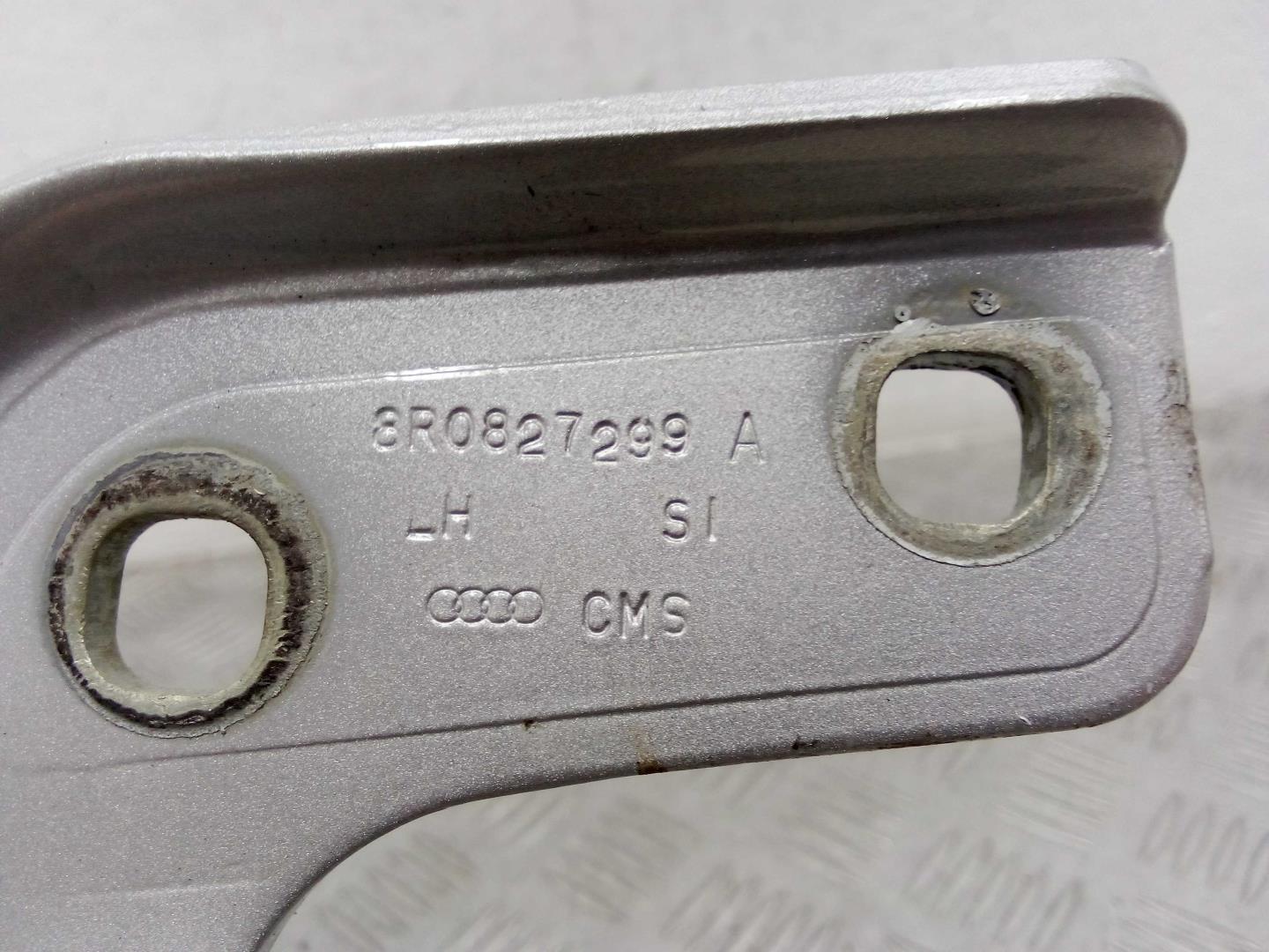 Петля крышки багажника