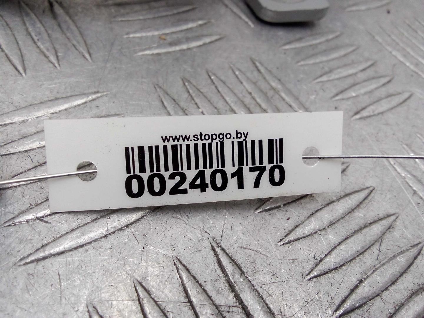 Петля крышки багажника