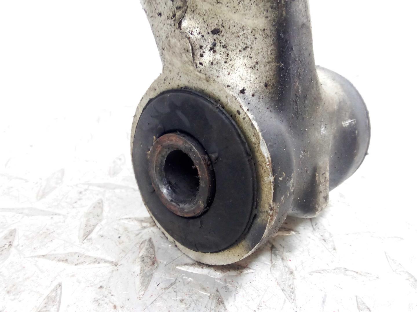 Рычаг передний нижний левый