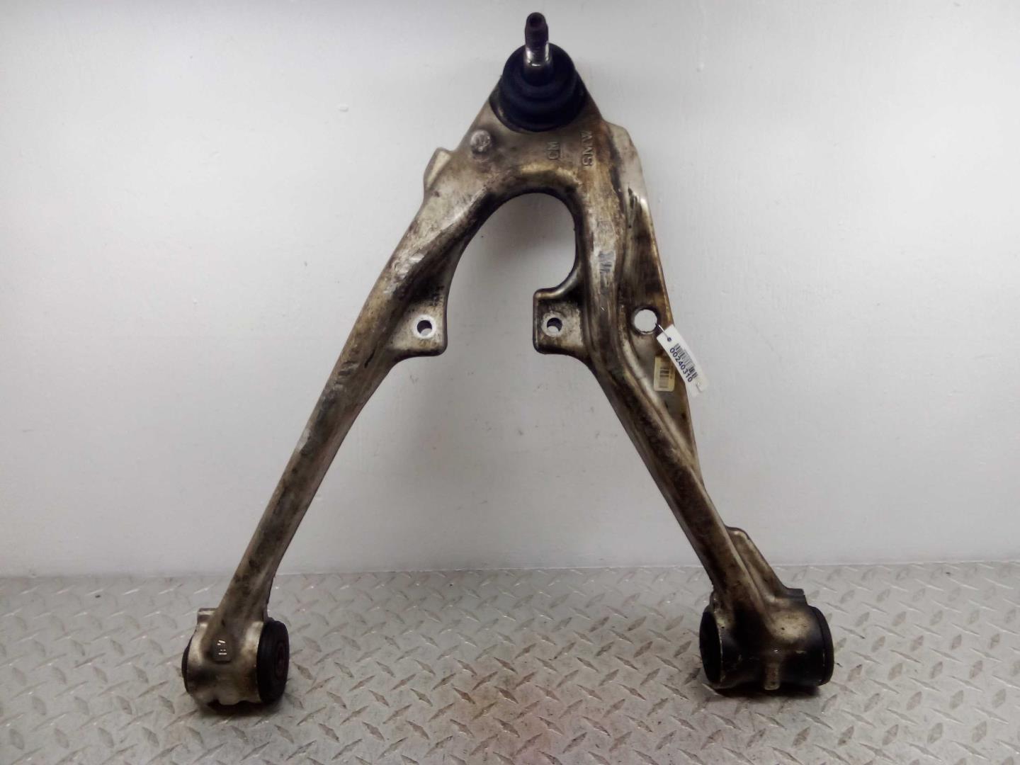 Рычаг передний нижний левый