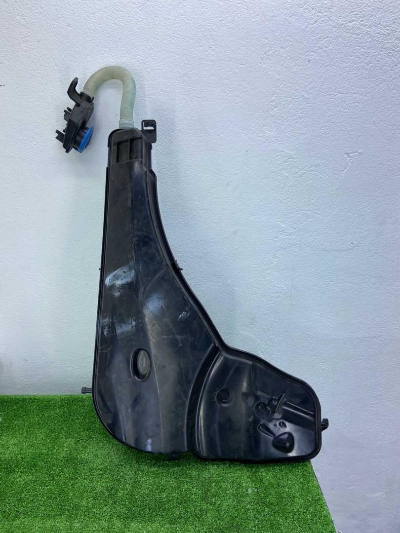 Бачок омывателя лобового стекла