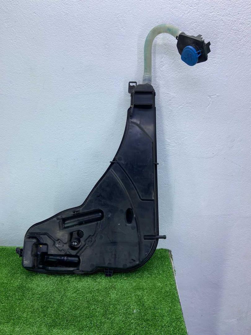 Бачок омывателя лобового стекла