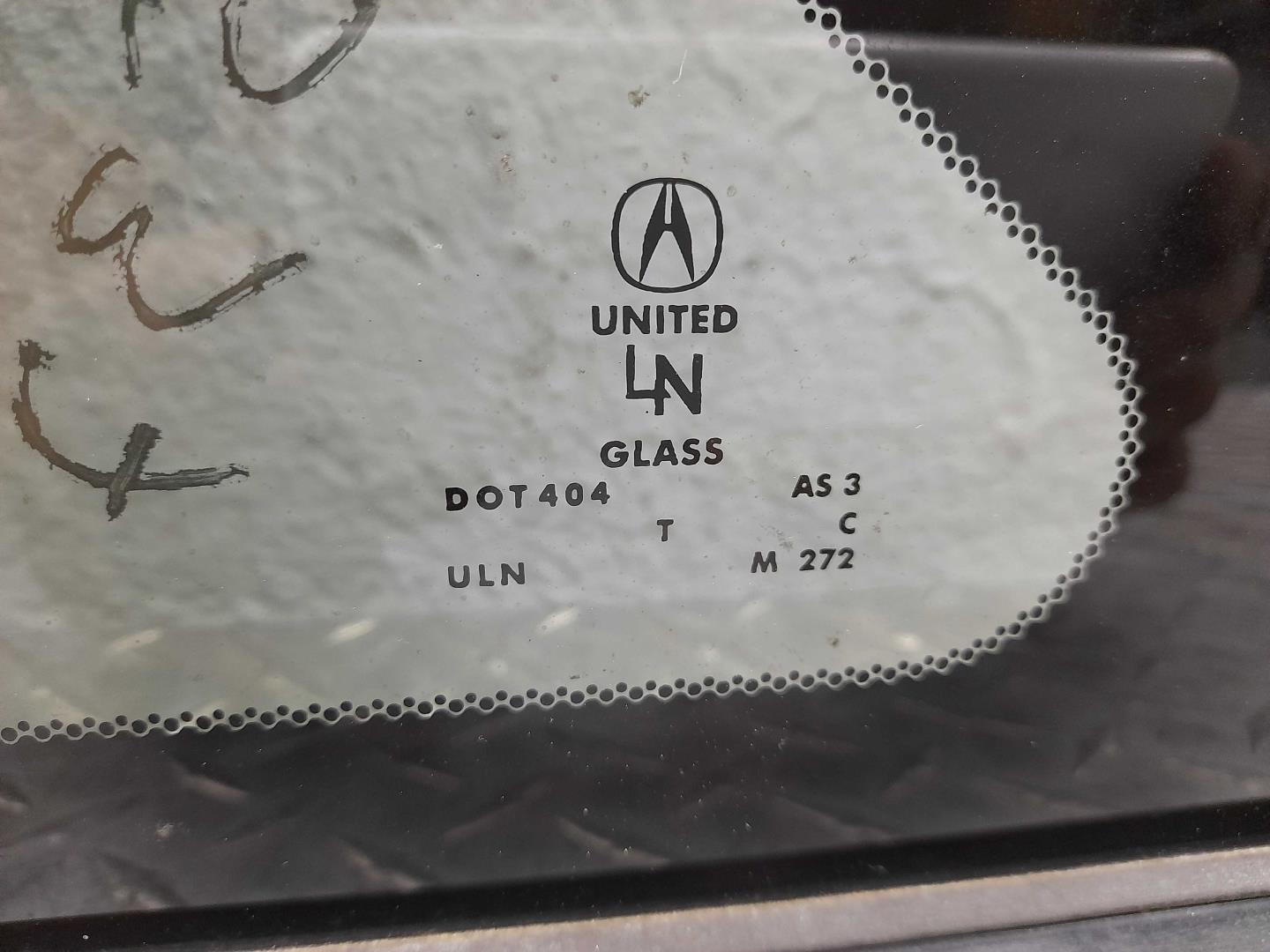 Стекло кузовное глухое левое