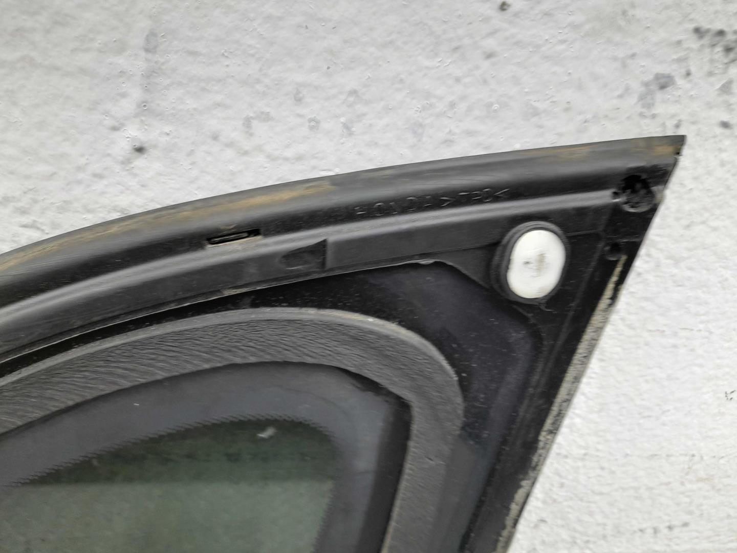 Стекло кузовное глухое левое