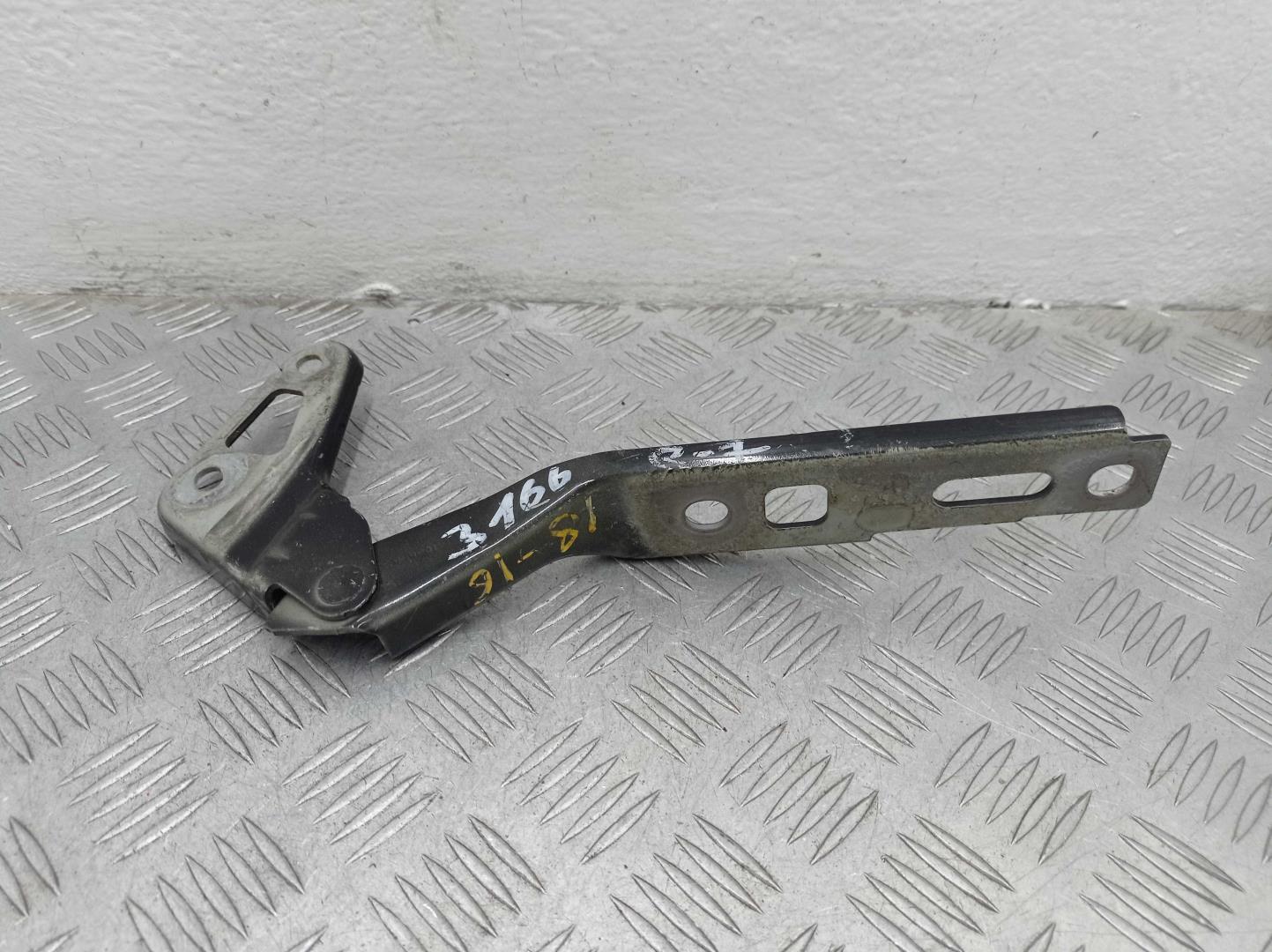 Петля капота левая