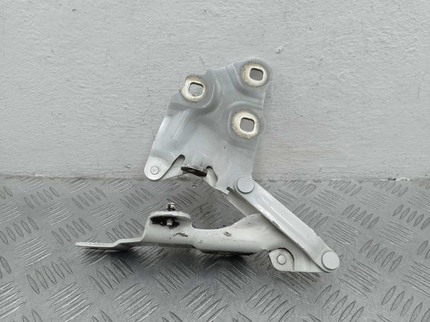 Петля капота правая