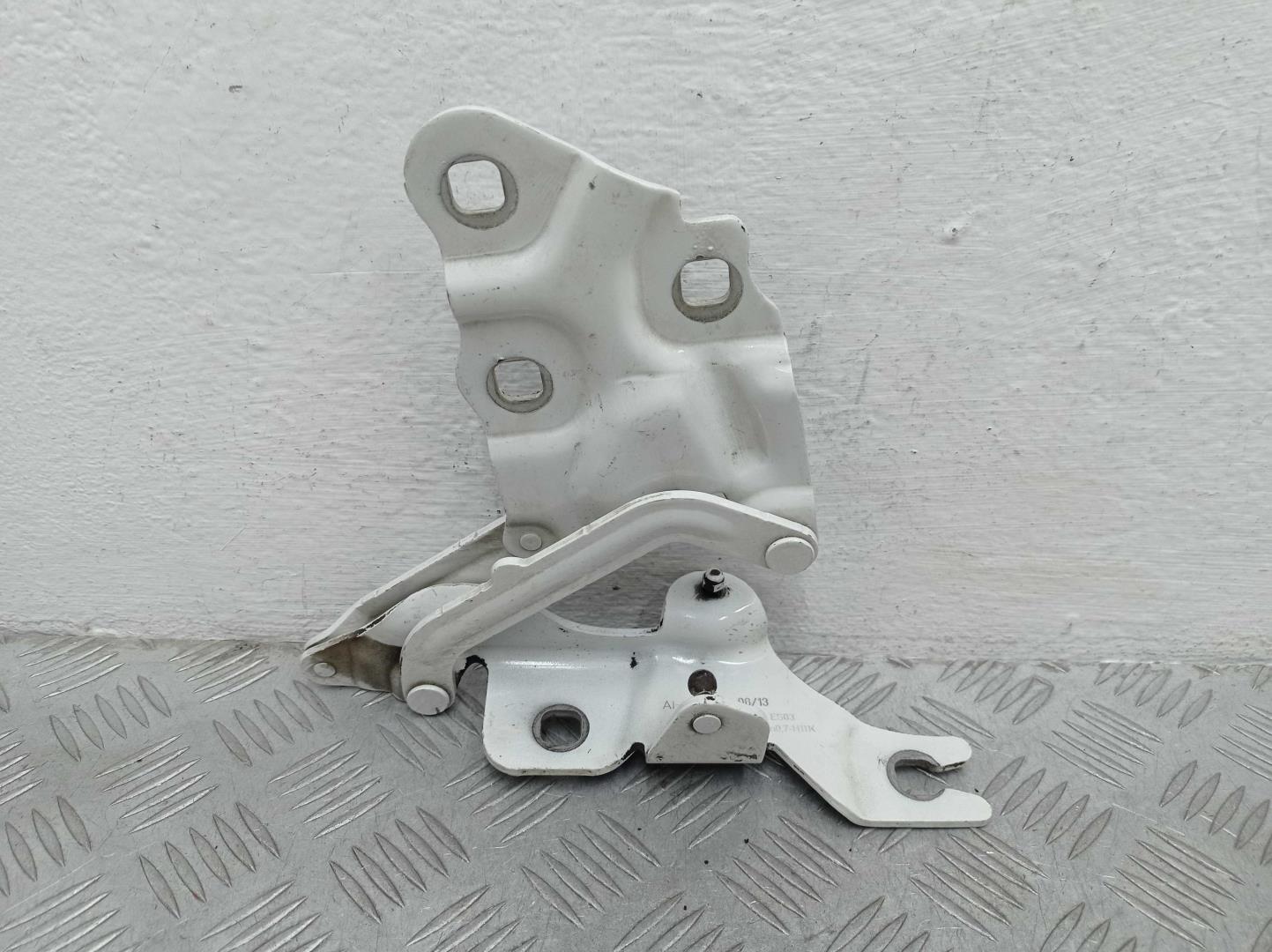 Петля капота правая