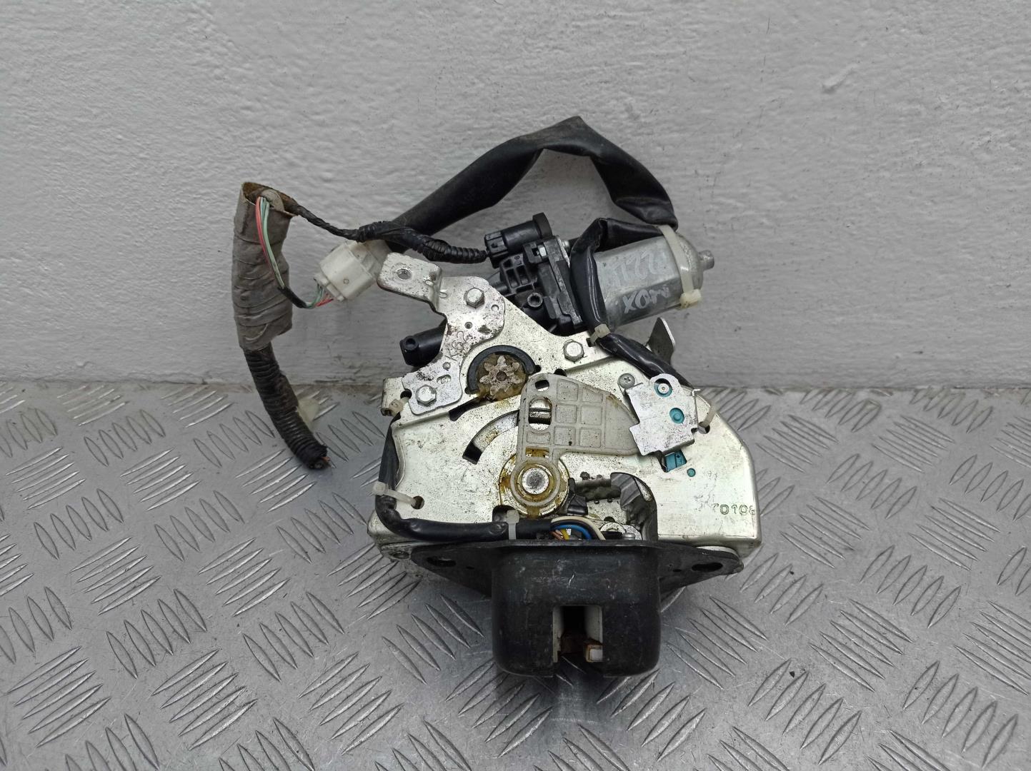 Замок багажника