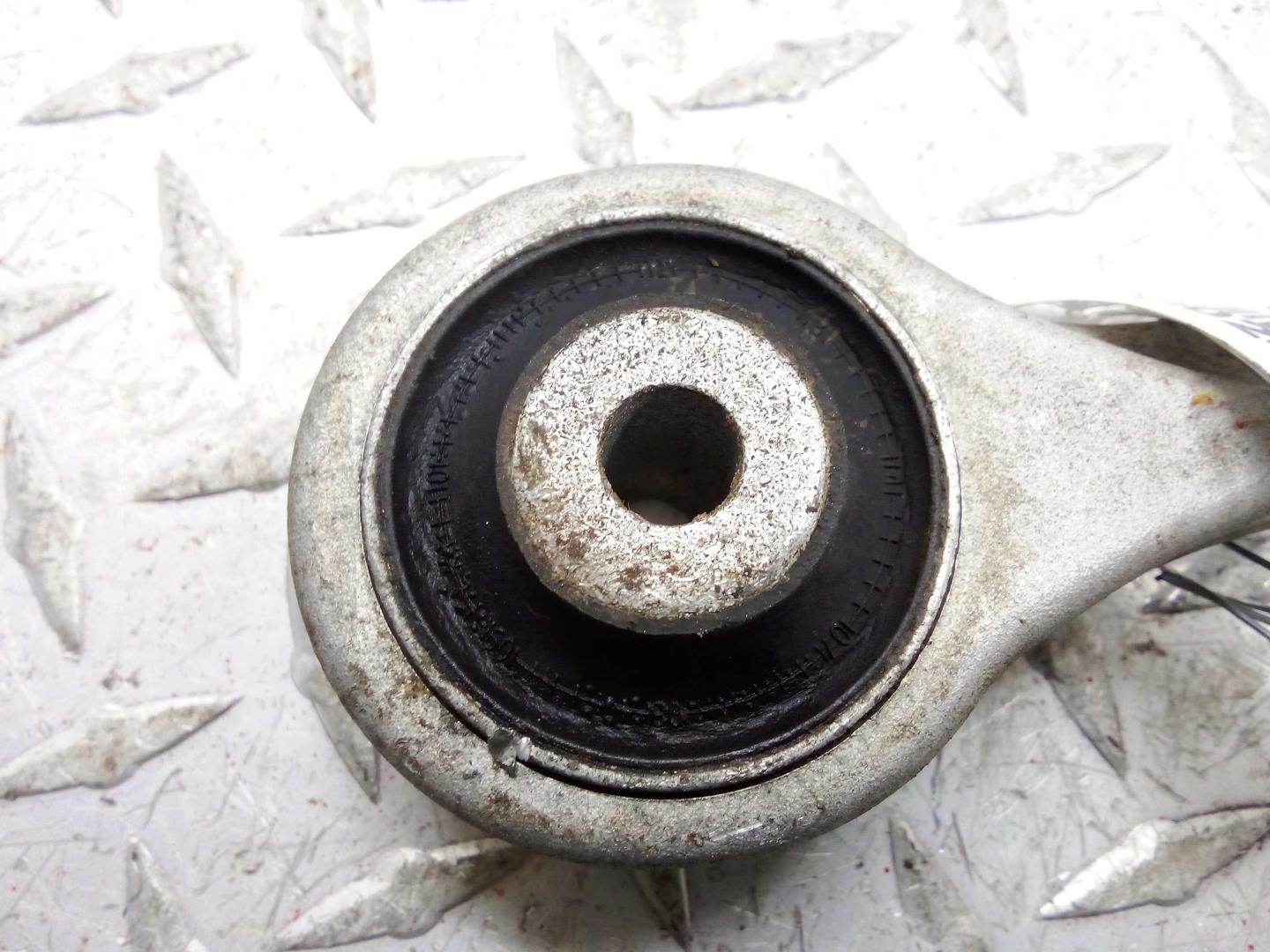 Рычаг передний верхний левый