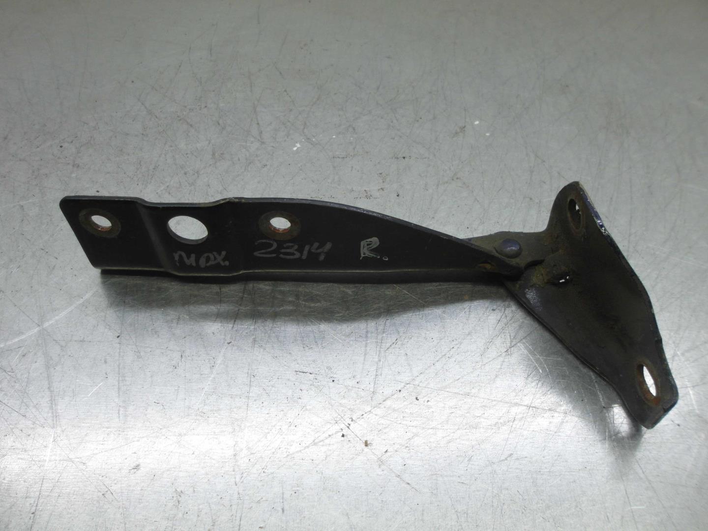 Петля капота правая