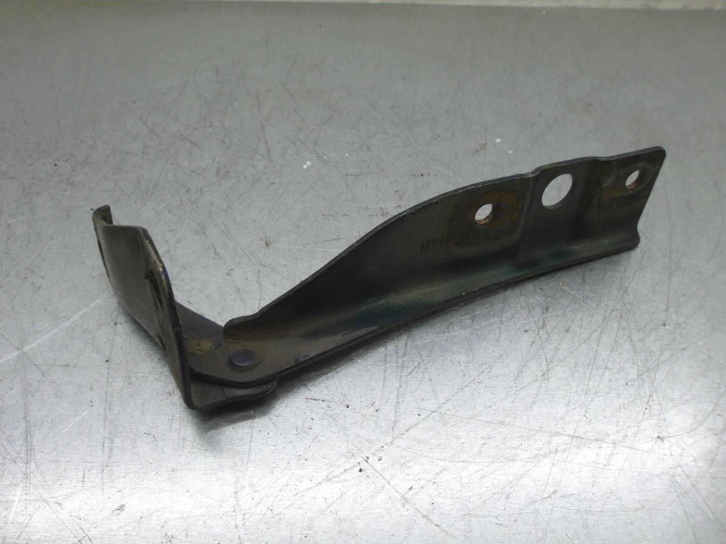 Петля капота правая