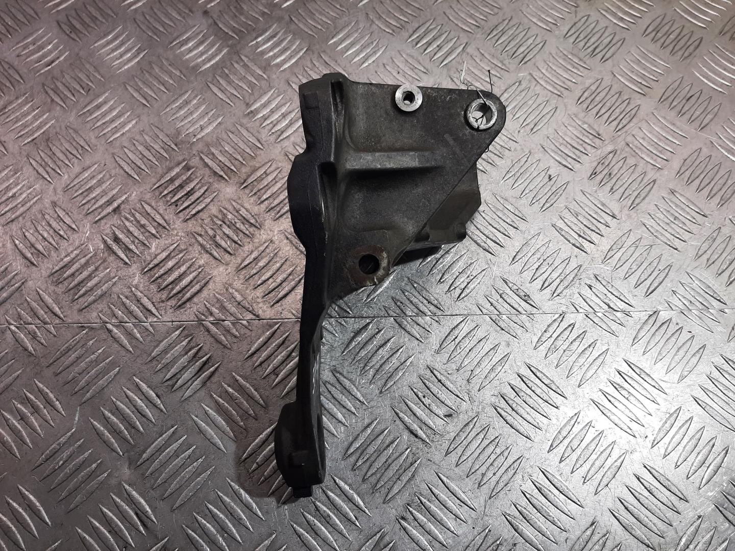 Кронштейн генератора