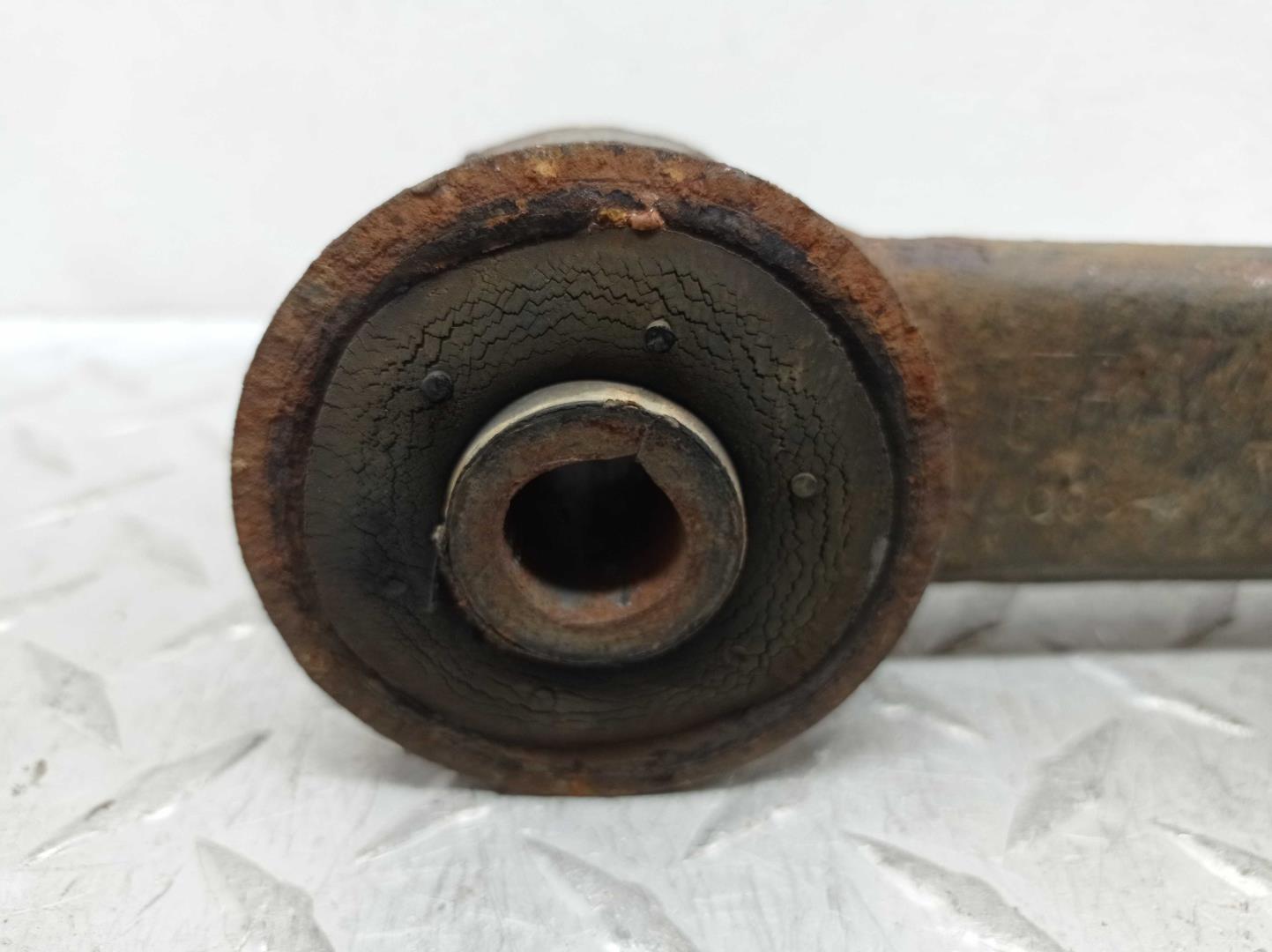 Рычаг задний правый