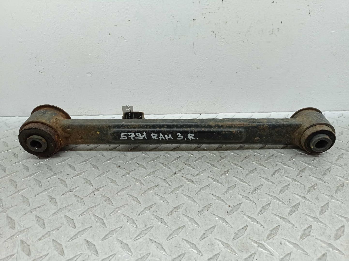 Рычаг задний правый