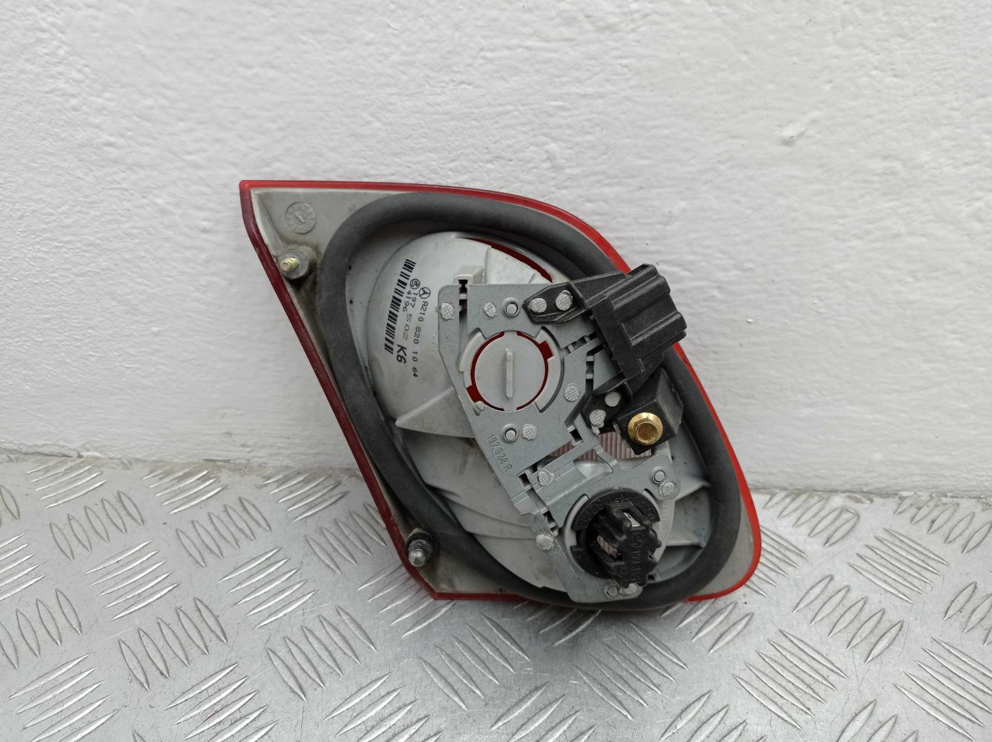 Фонарь задний внутренний правый