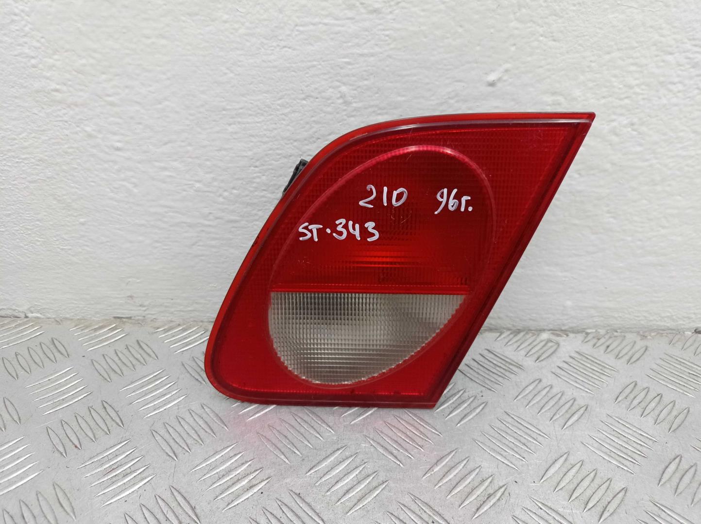 Фонарь задний внутренний правый