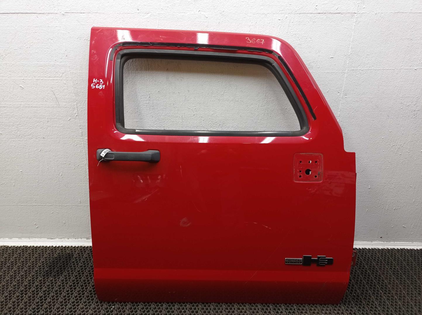 Петля двери передней