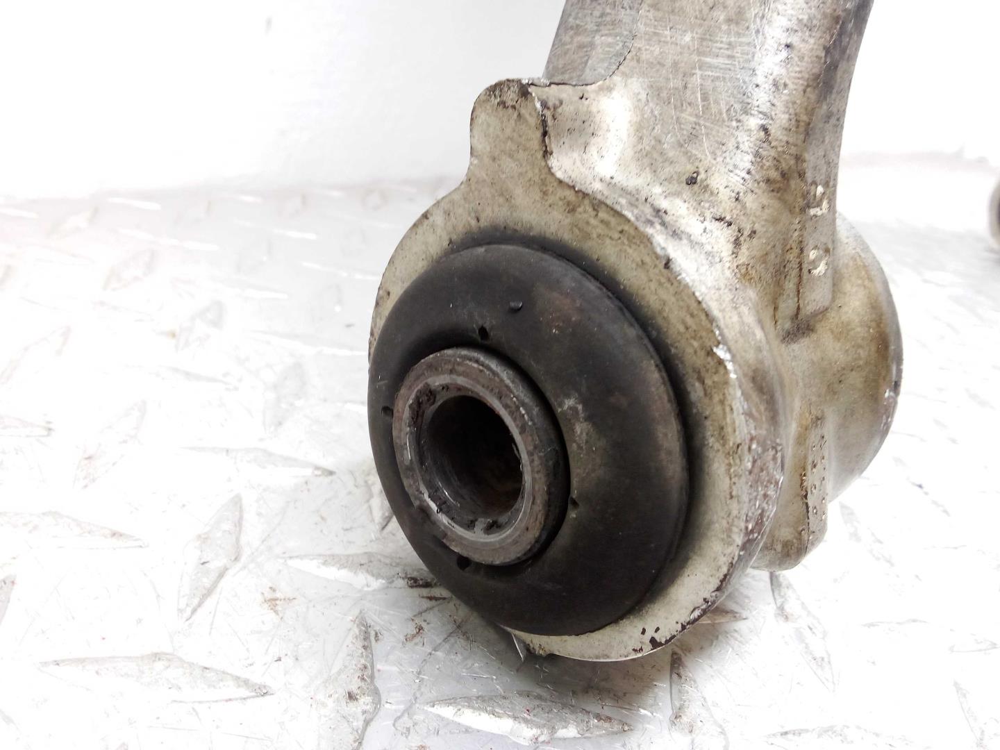 Рычаг передний нижний левый