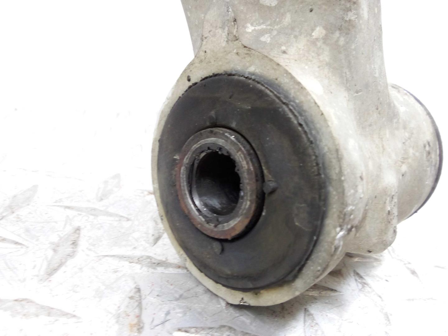 Рычаг передний нижний левый