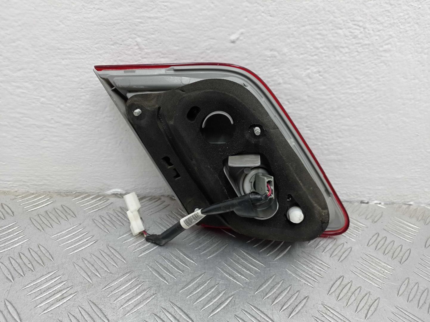 Фонарь задний внутренний правый