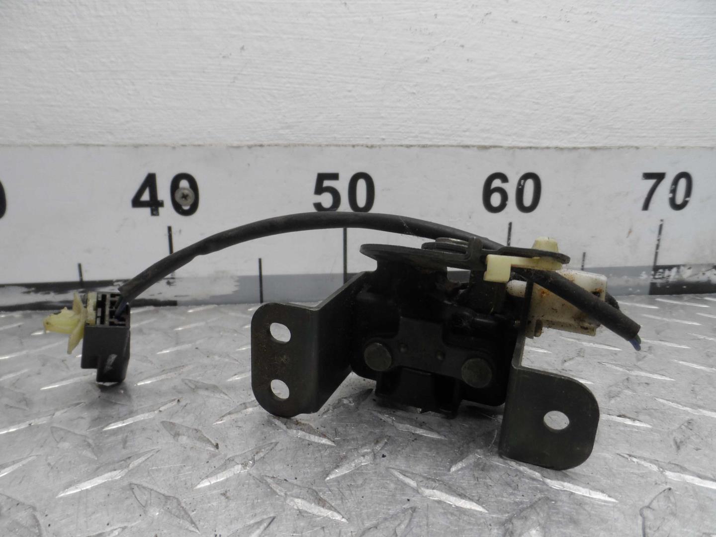 Замок багажника