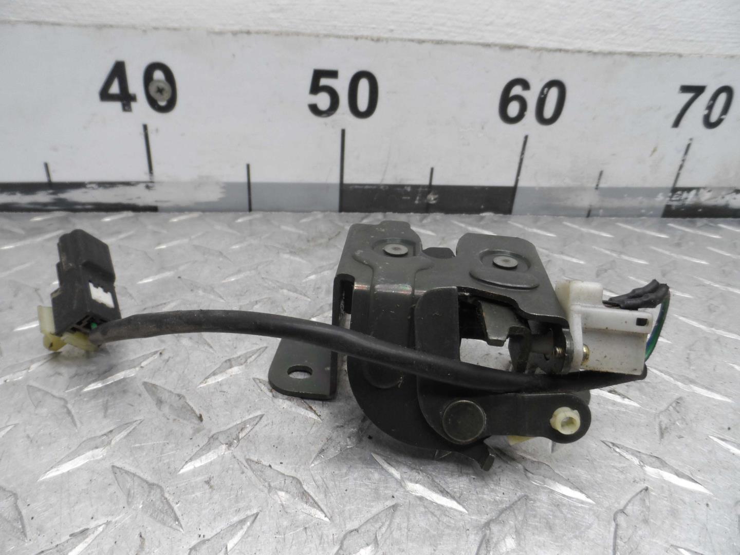 Замок багажника