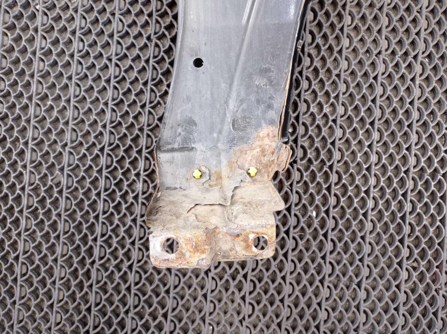 Накладка переднего крыла левого