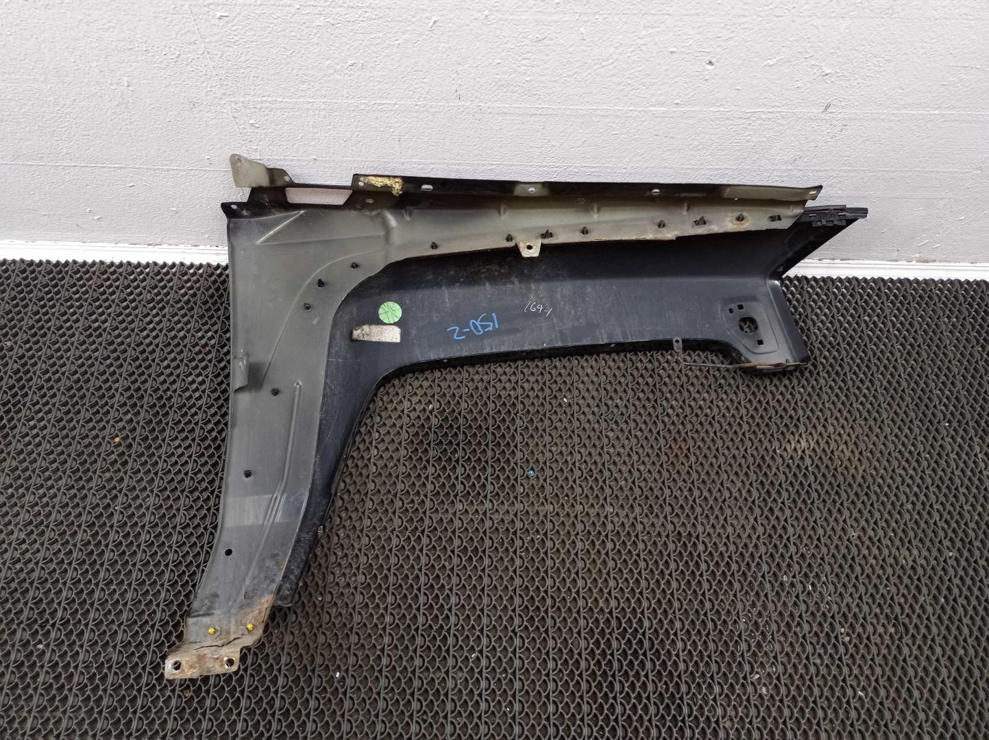 Накладка переднего крыла левого