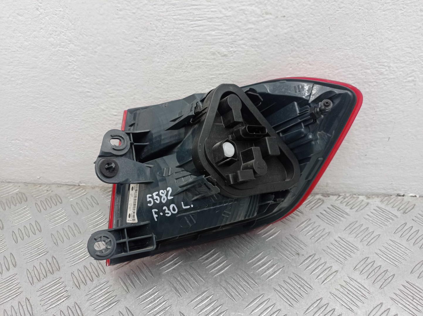 Фонарь задний наружный левый