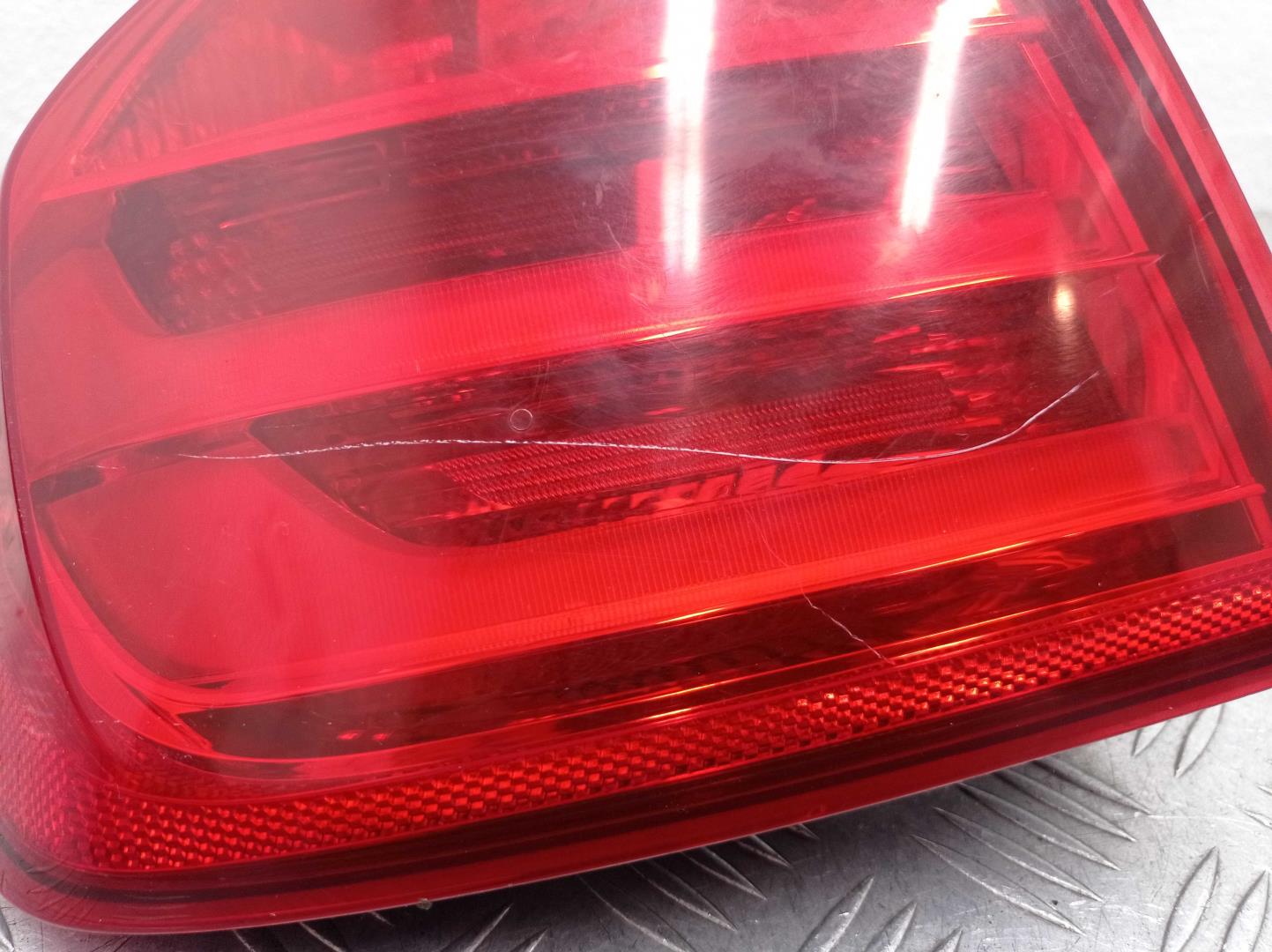 Фонарь задний наружный левый