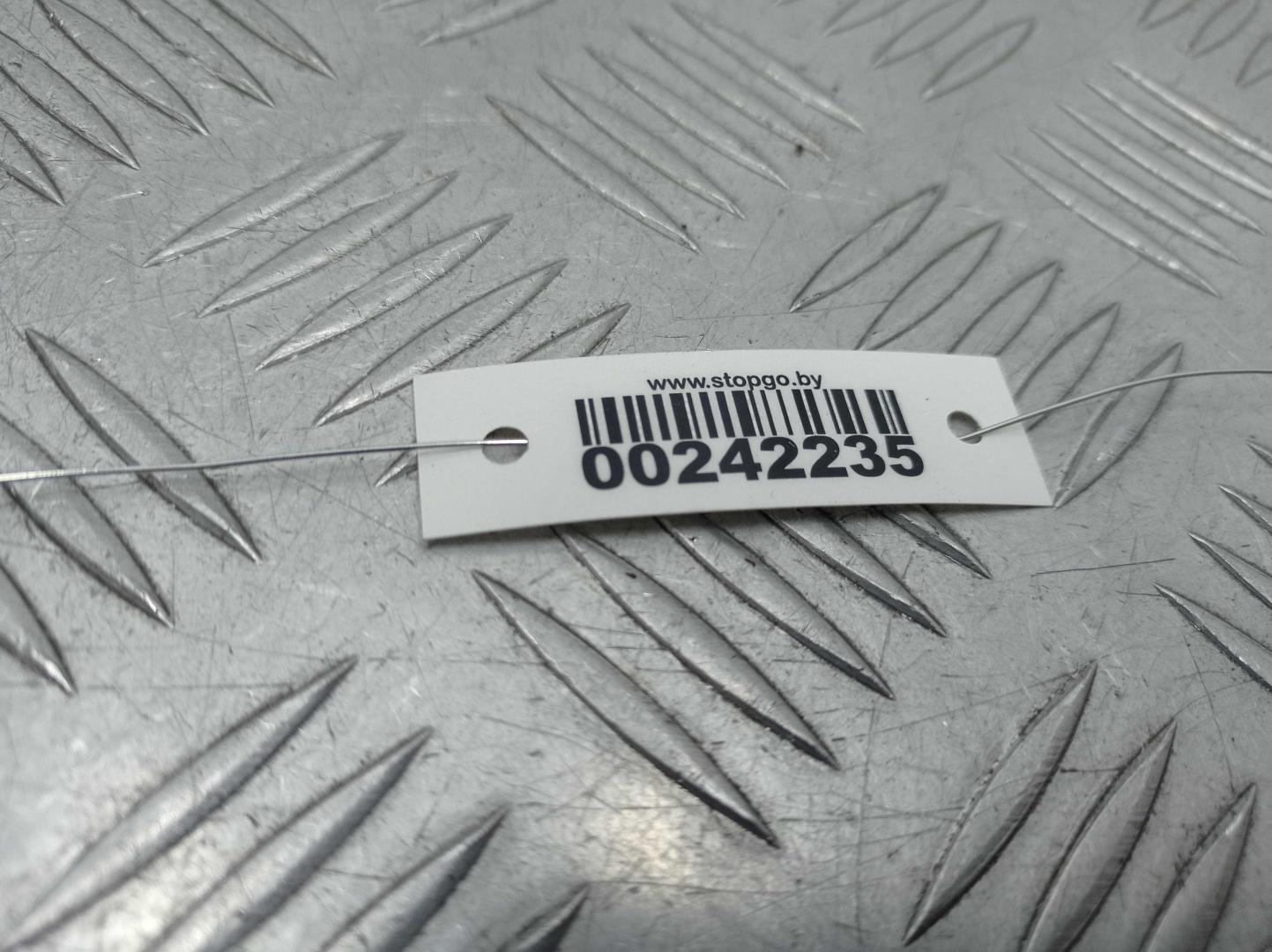 Петля капота левая