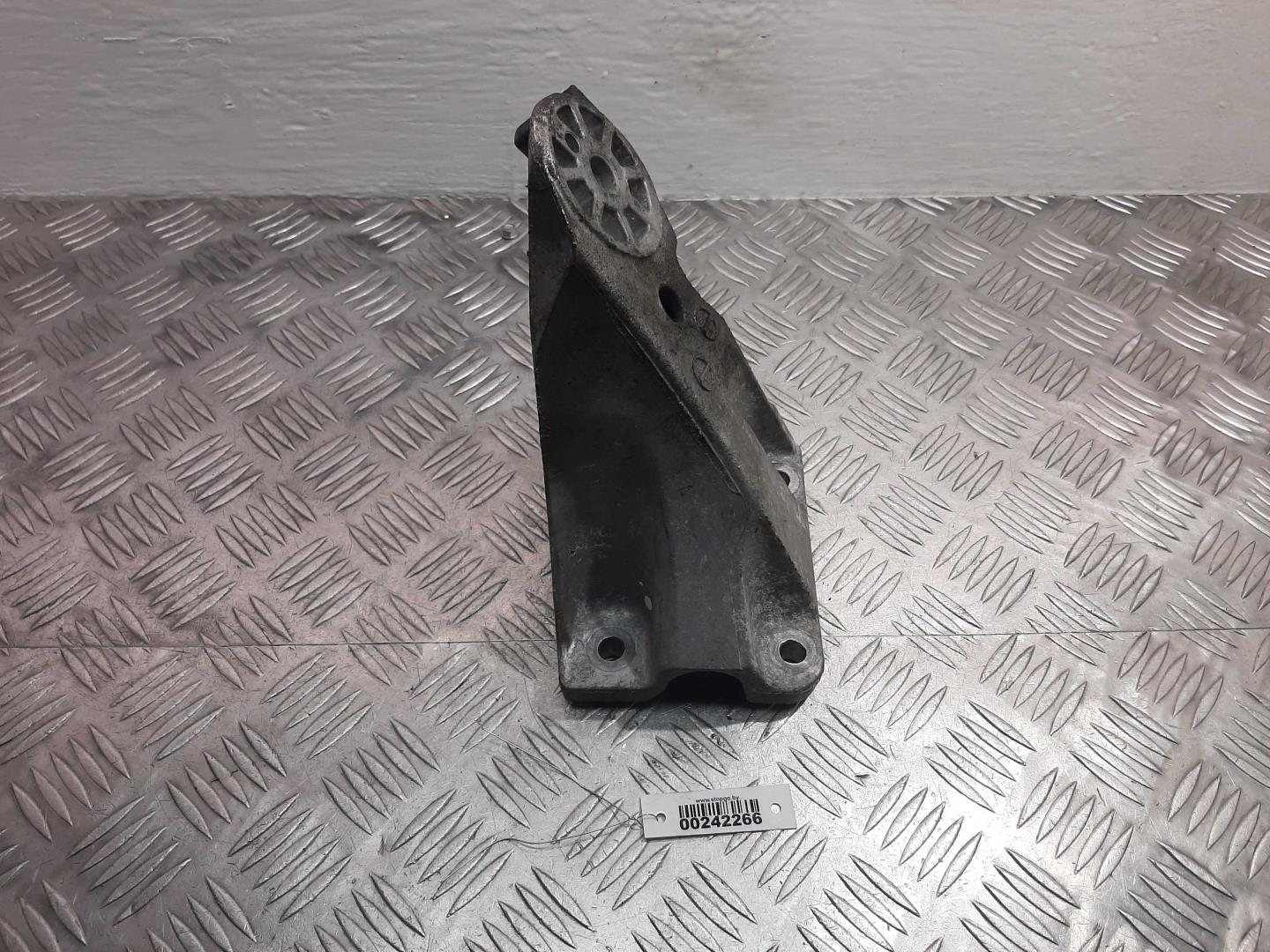 Кронштейн двигателя