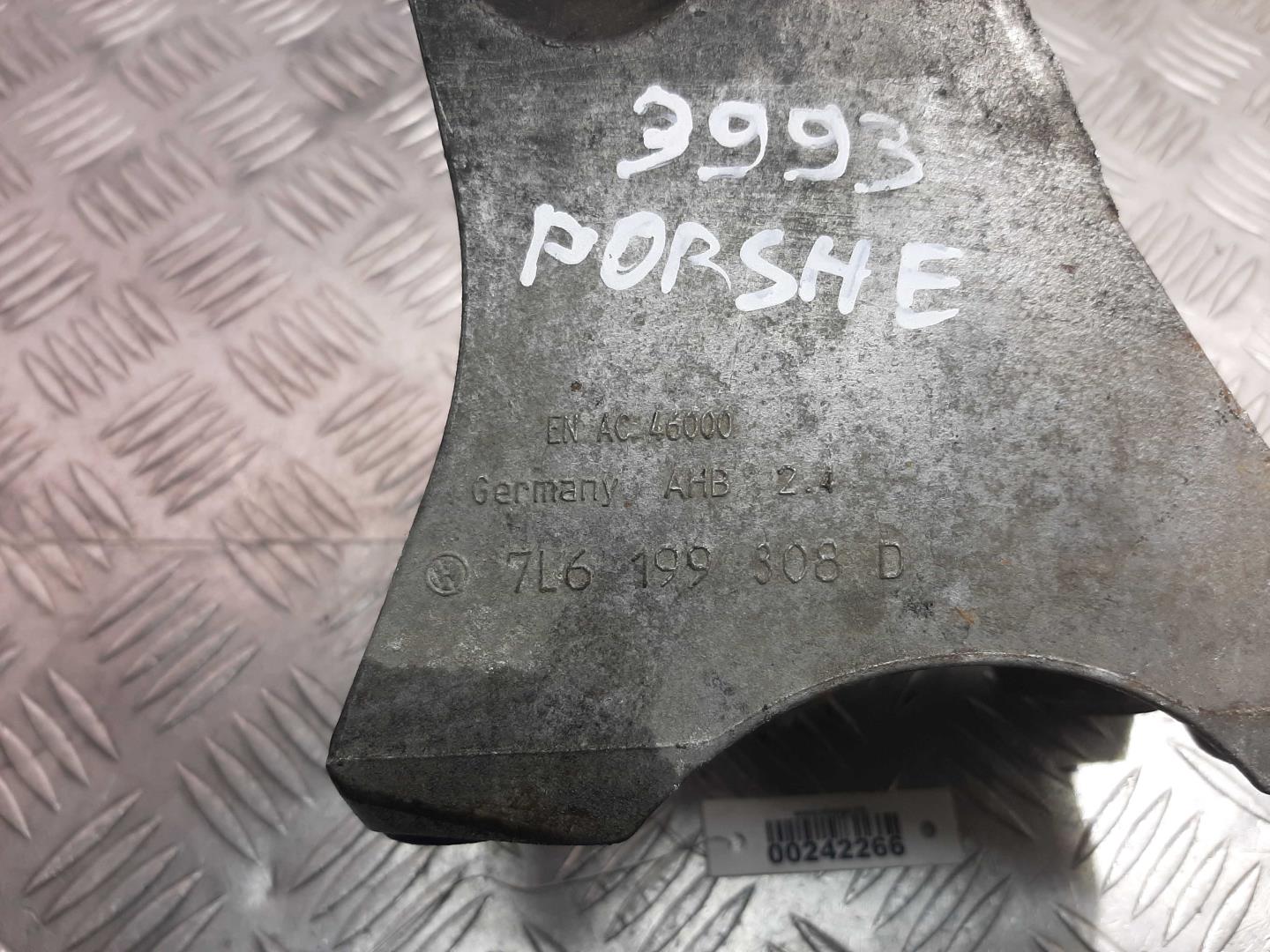 Кронштейн двигателя