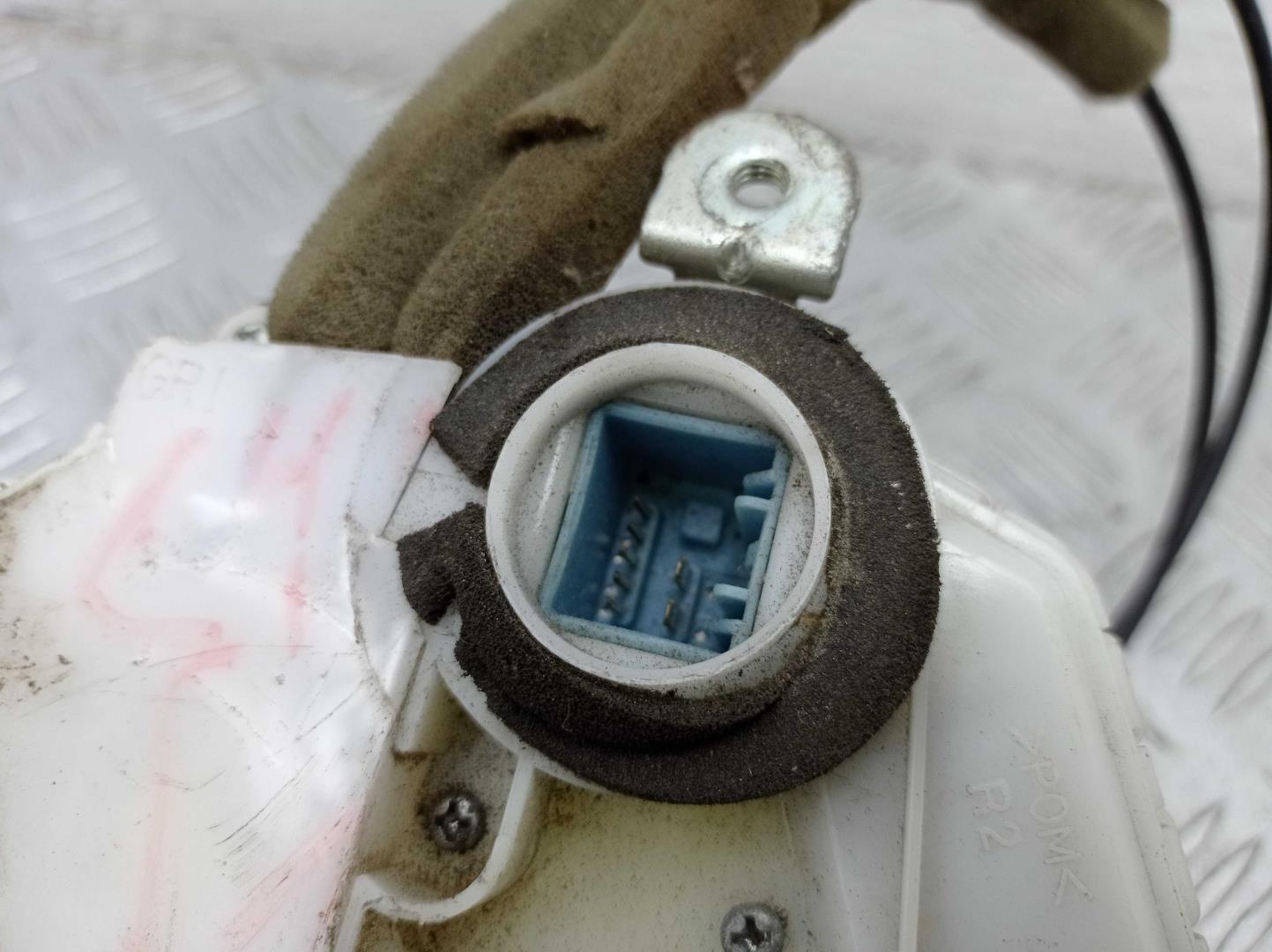 Замок двери передней правой