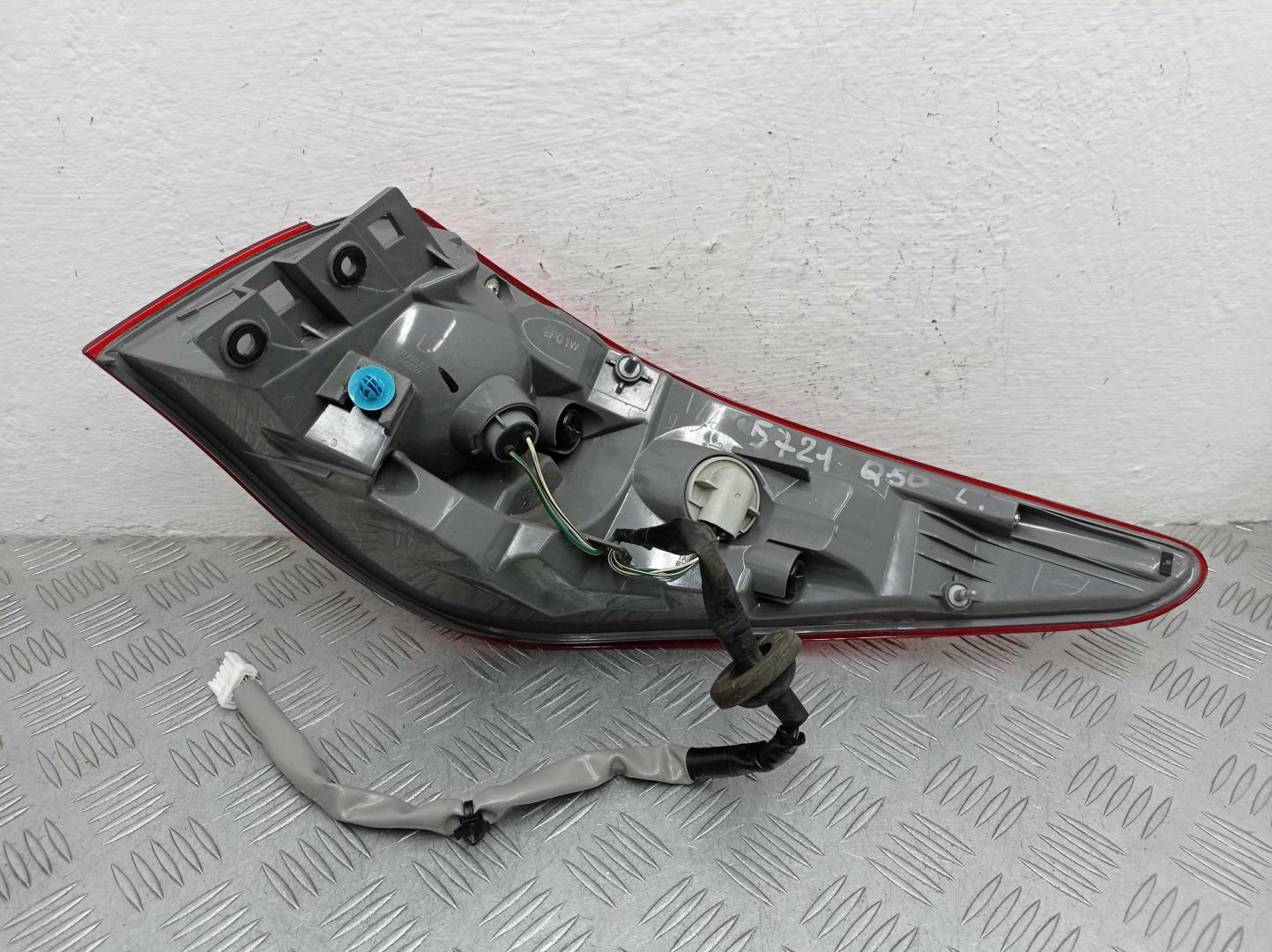 Фонарь задний наружный левый