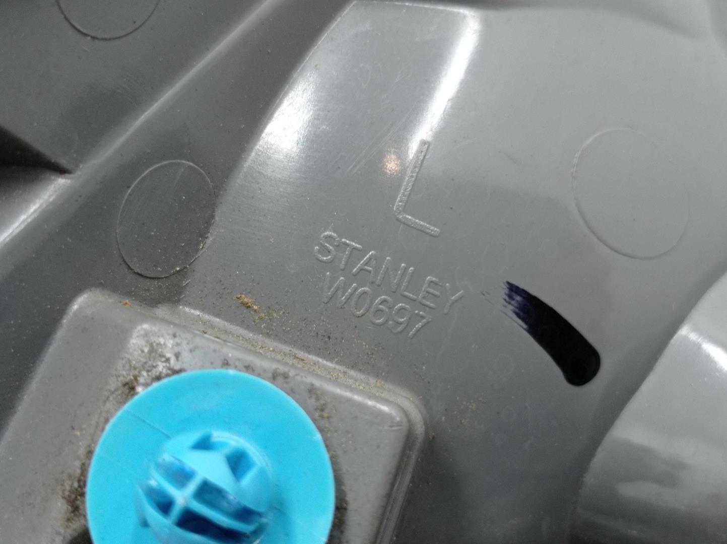 Фонарь задний наружный левый