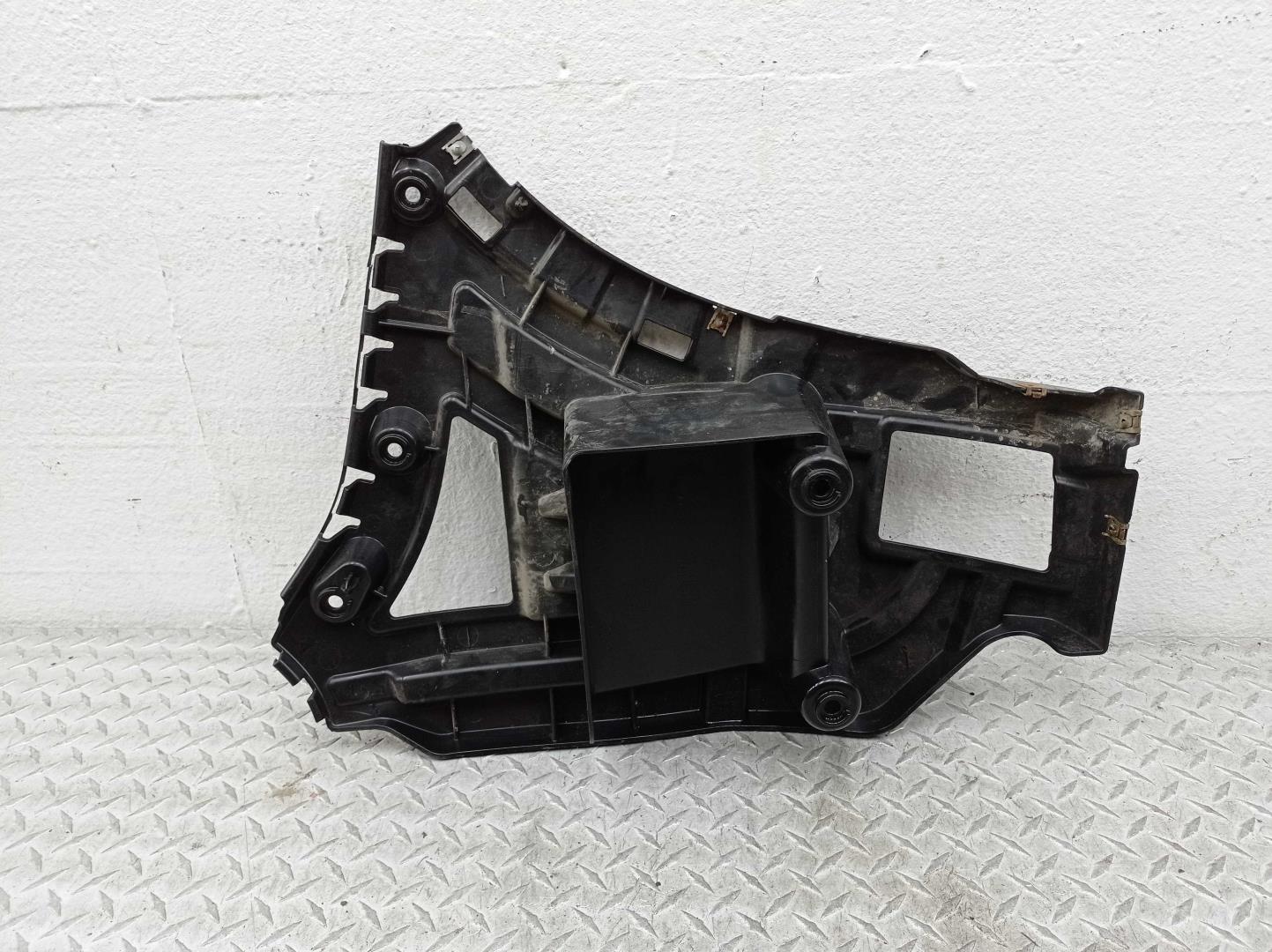 Кронштейн заднего бампера