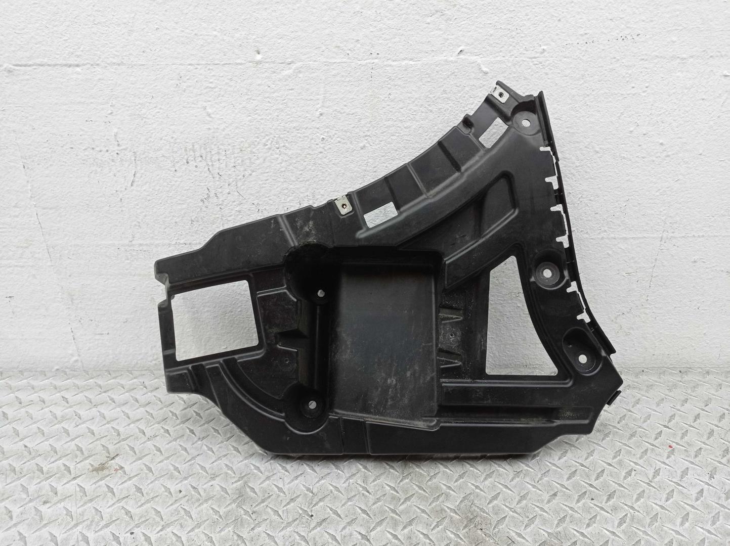 Кронштейн заднего бампера