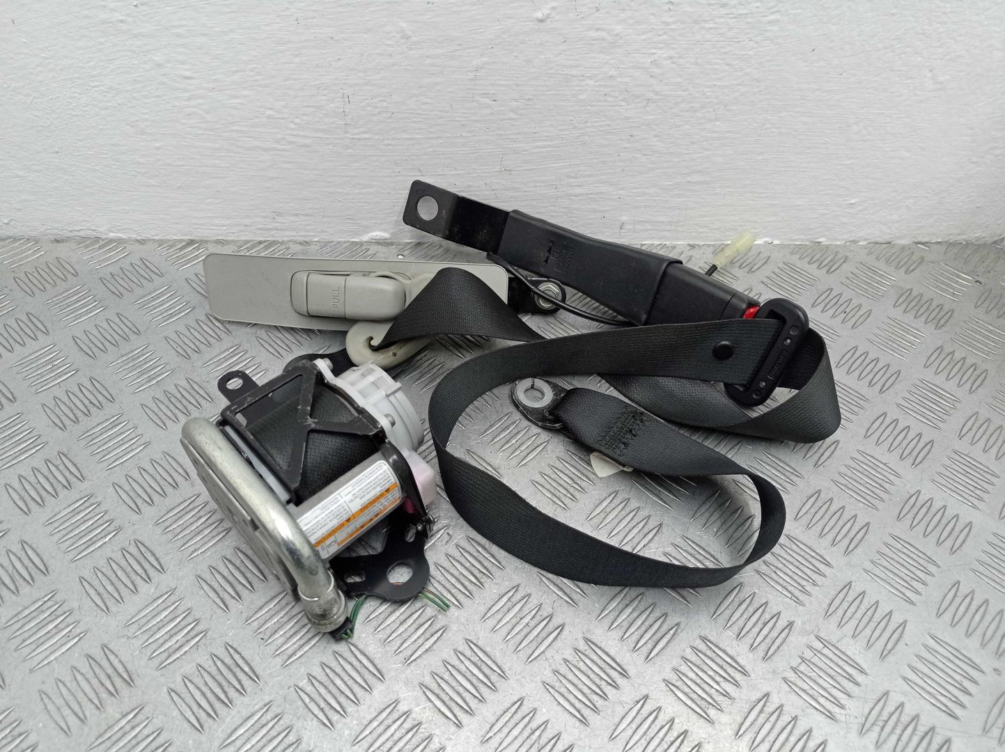 Ремень безопасности