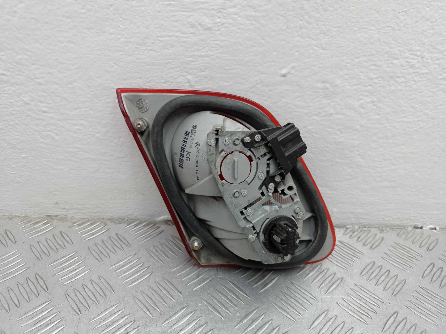 Фонарь задний внутренний правый