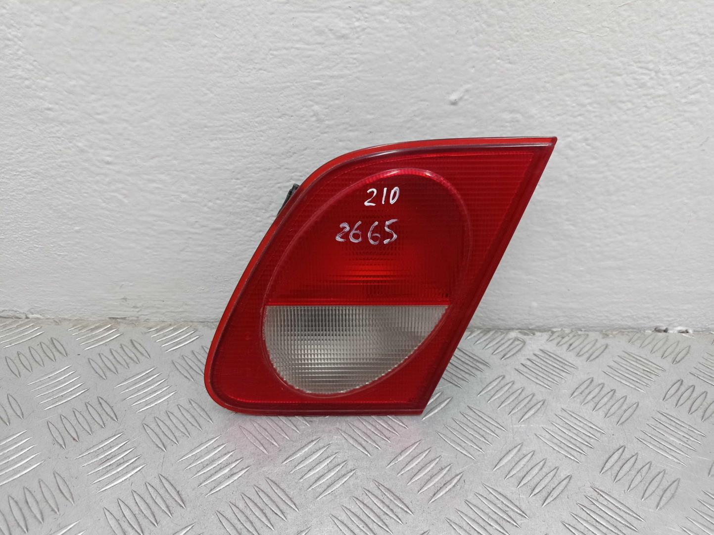 Фонарь задний внутренний правый