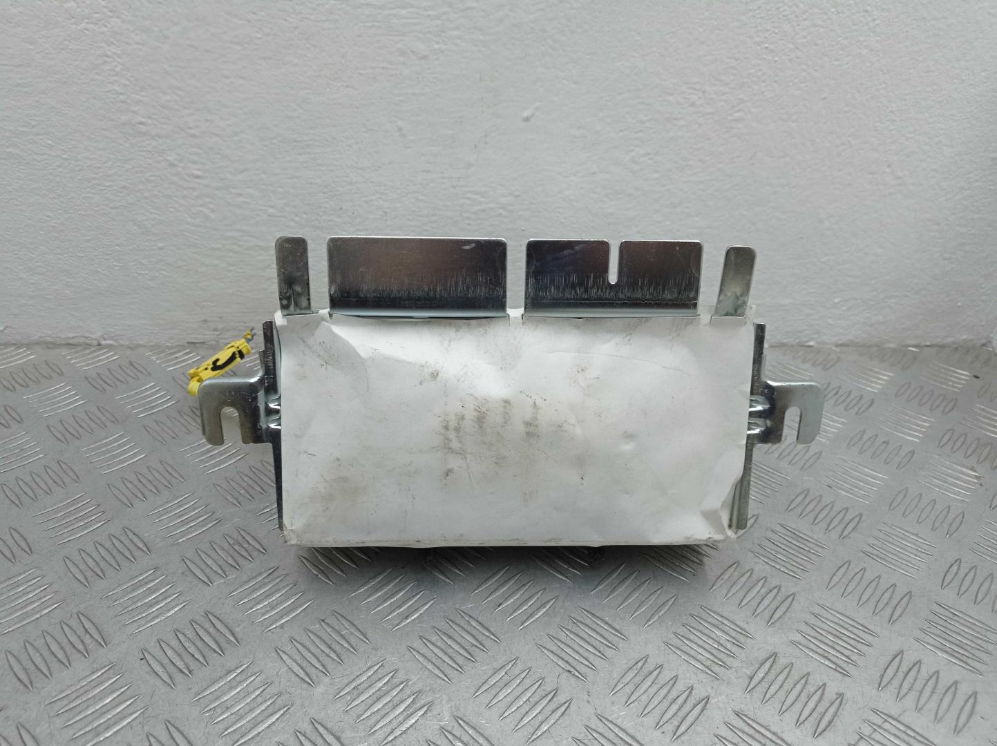 Подушка безопасности пассажирская (в торпедо)