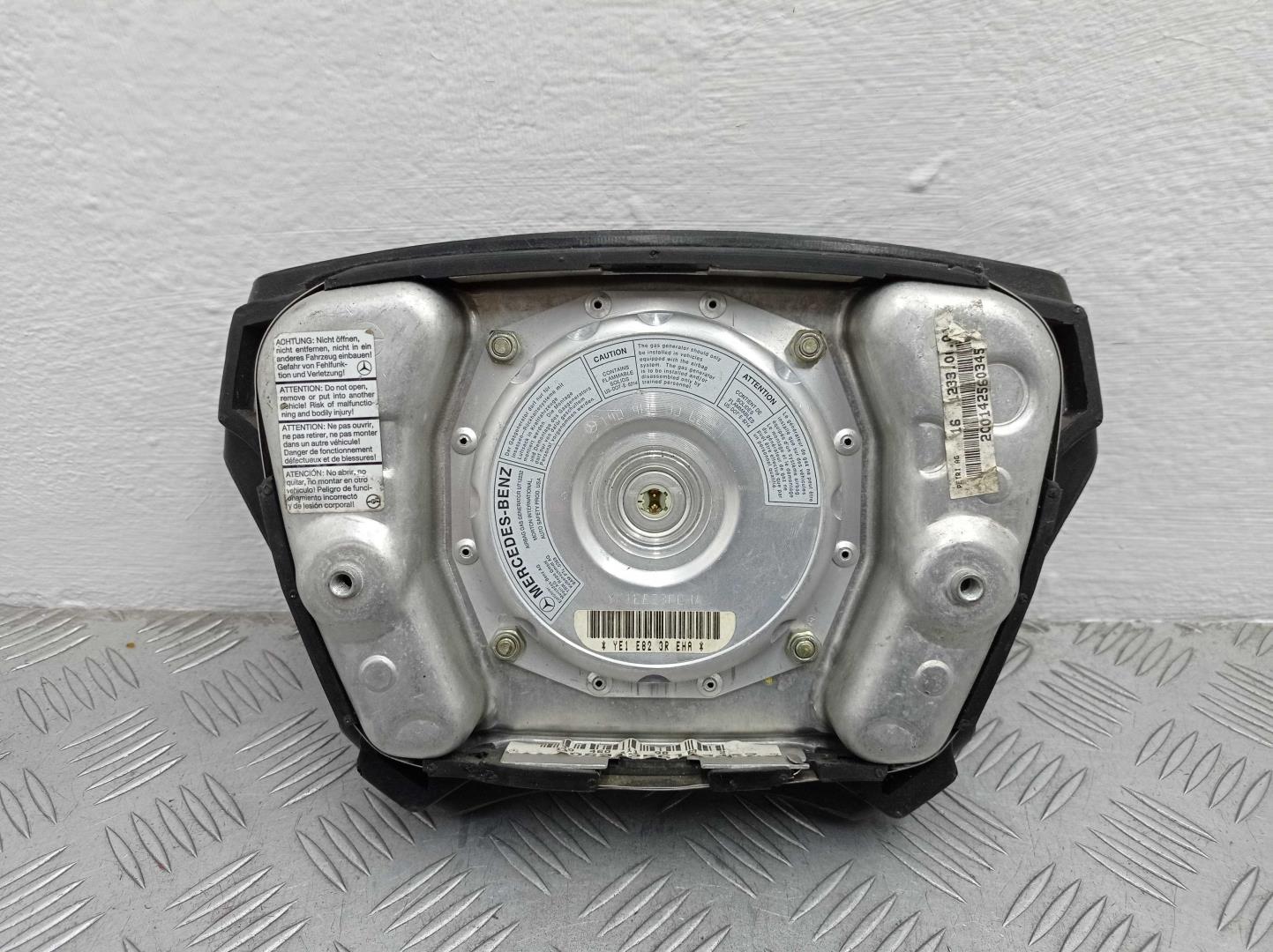 Подушка безопасности в рулевое колесо