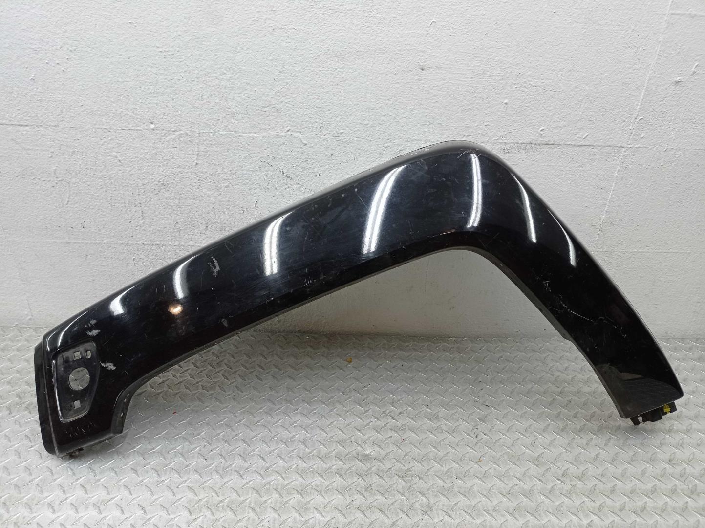 Накладка переднего крыла левого