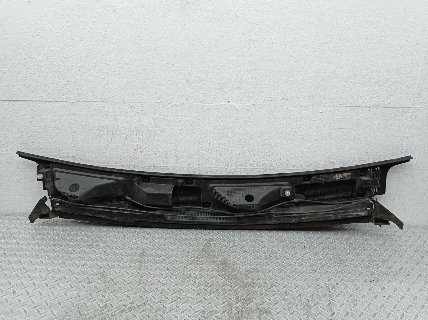 Решетка стеклоочистителей (Жабо)