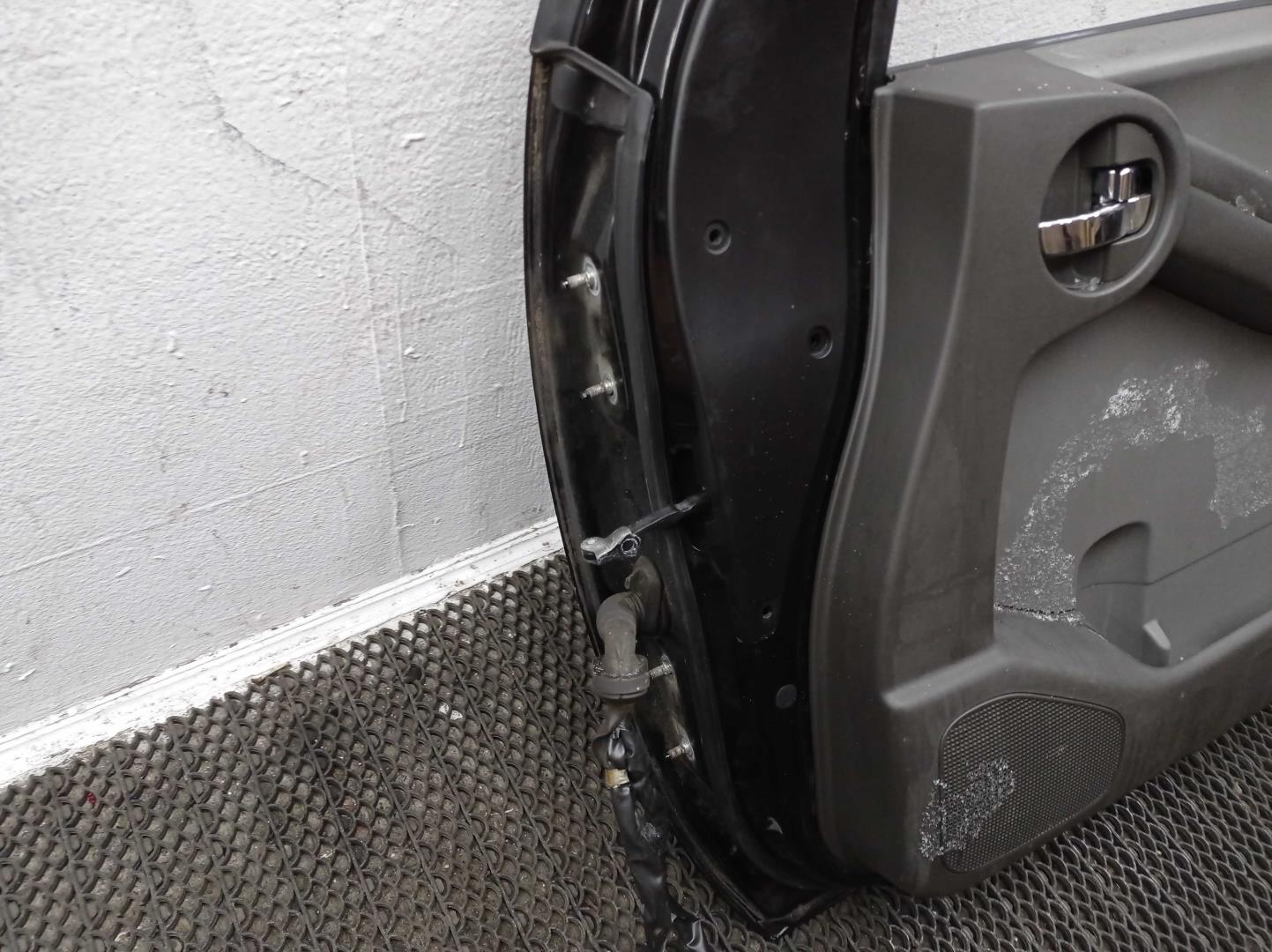 Стеклоподъемник электр. передний правый